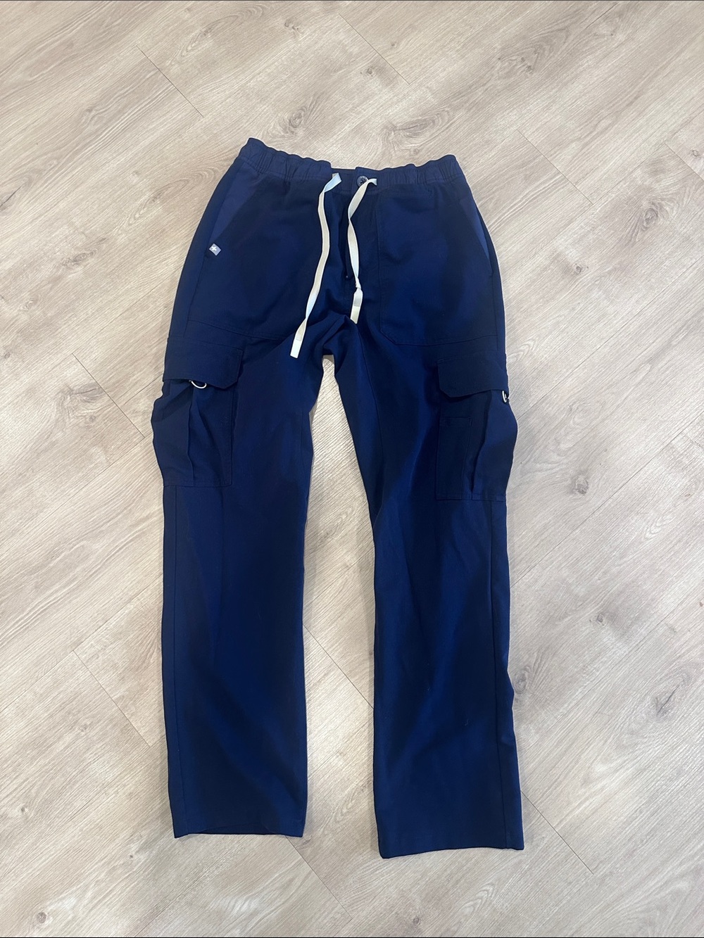 FIGS Navy Men’s Cargo Scrubs (M)